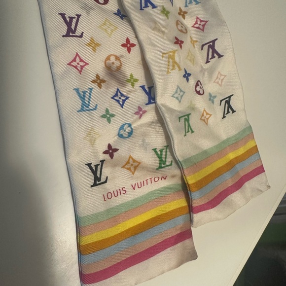 LOUIS VUITTON MONOGRAMMED SILK BANDEAU SCARF - Picture 4 of 7